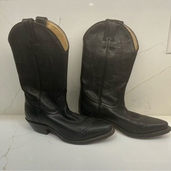 Boulet Elegant Black Embroidered Heeled Boots - Picture 5 of 9